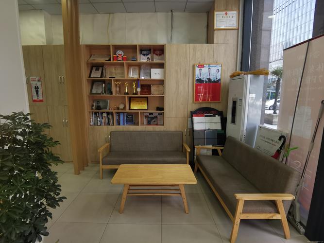 名称:苏州工业园区易江南房地产经纪湖东分公司:蒋